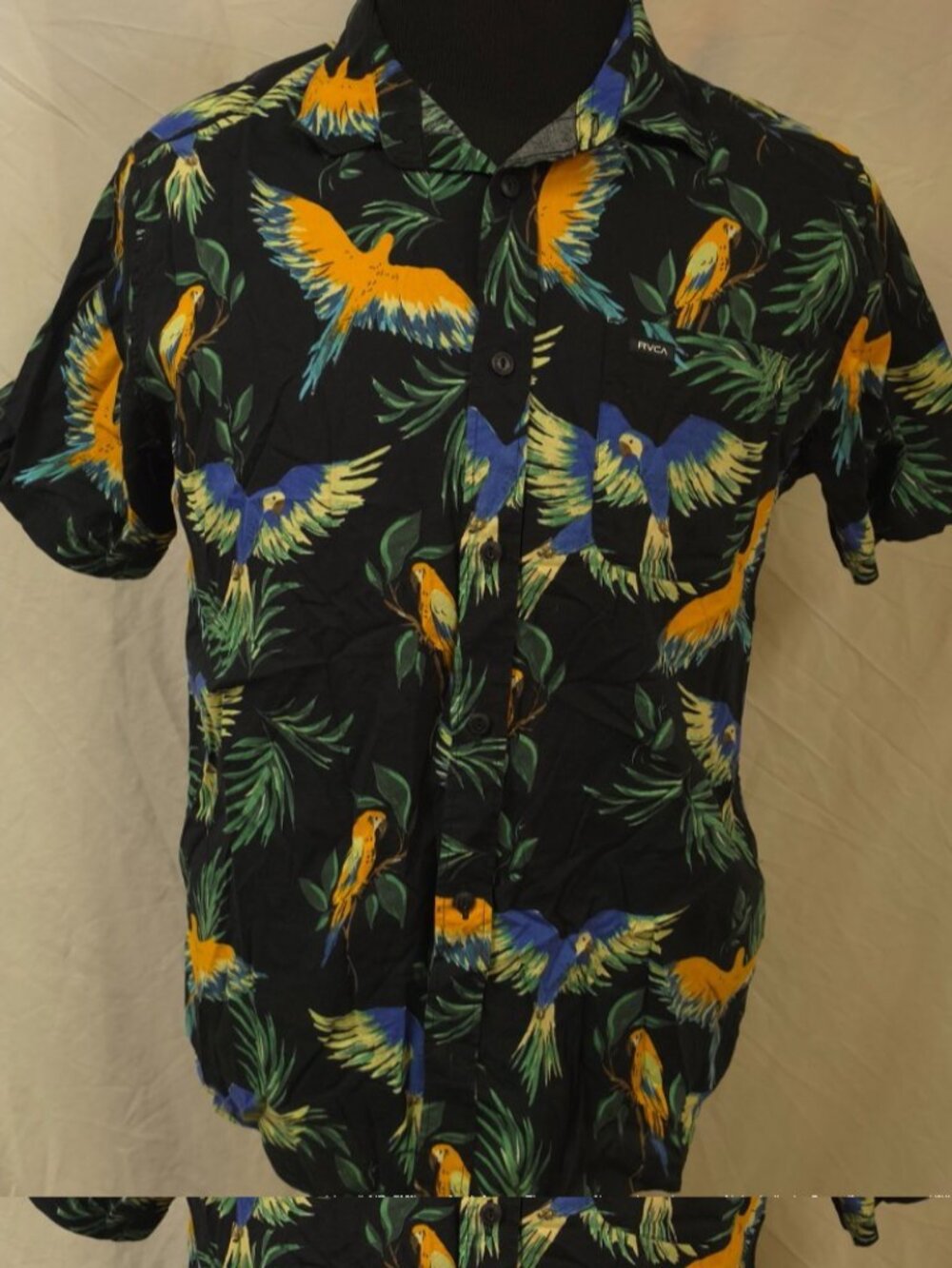 RVCA Mens Medium Black Parrots Birds Beach Button Up Tropical Hawaiian Shirt